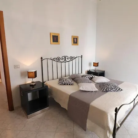 Claras House In بيت للعطل